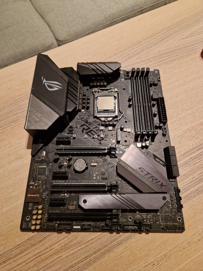 Intel Core i7 9700k + ROG STRIX Z390-F GAMING | Köp på Tradera