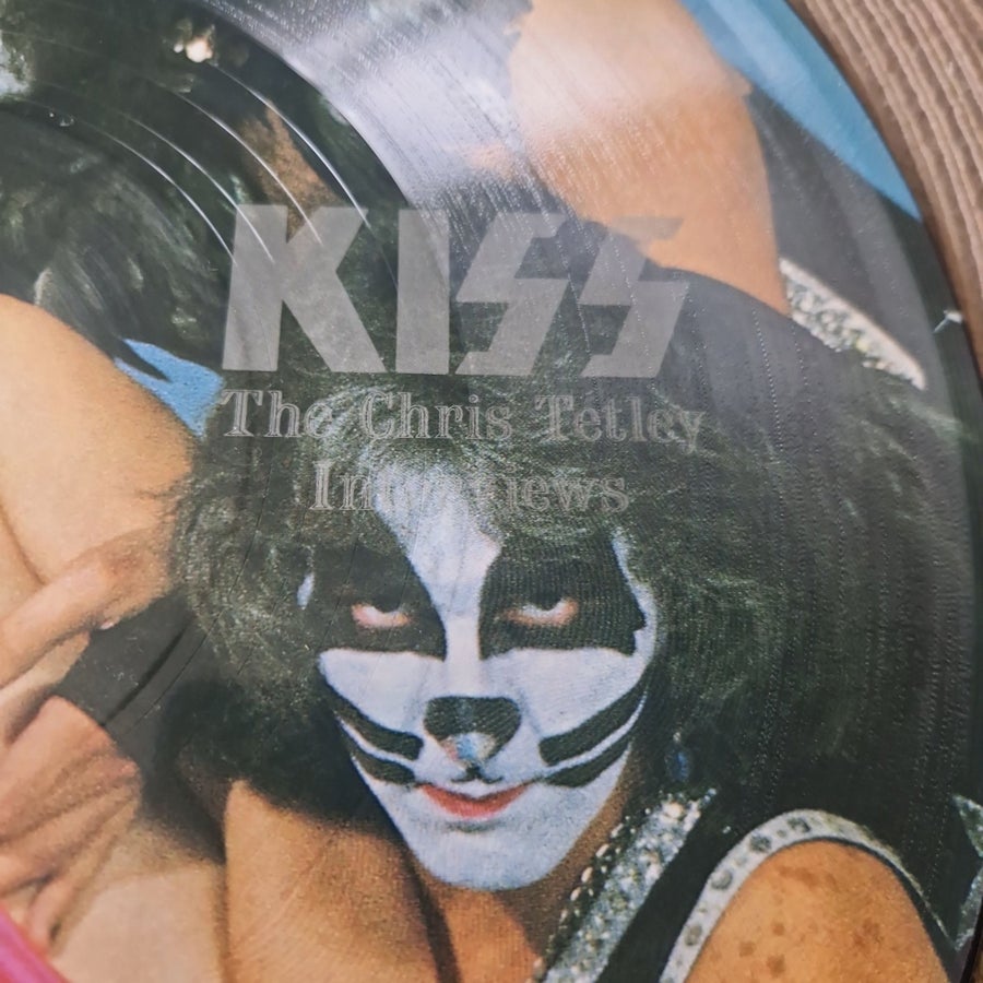 Se produkter som liknar Kiss - The Chris Tetley Inter.. på Tradera