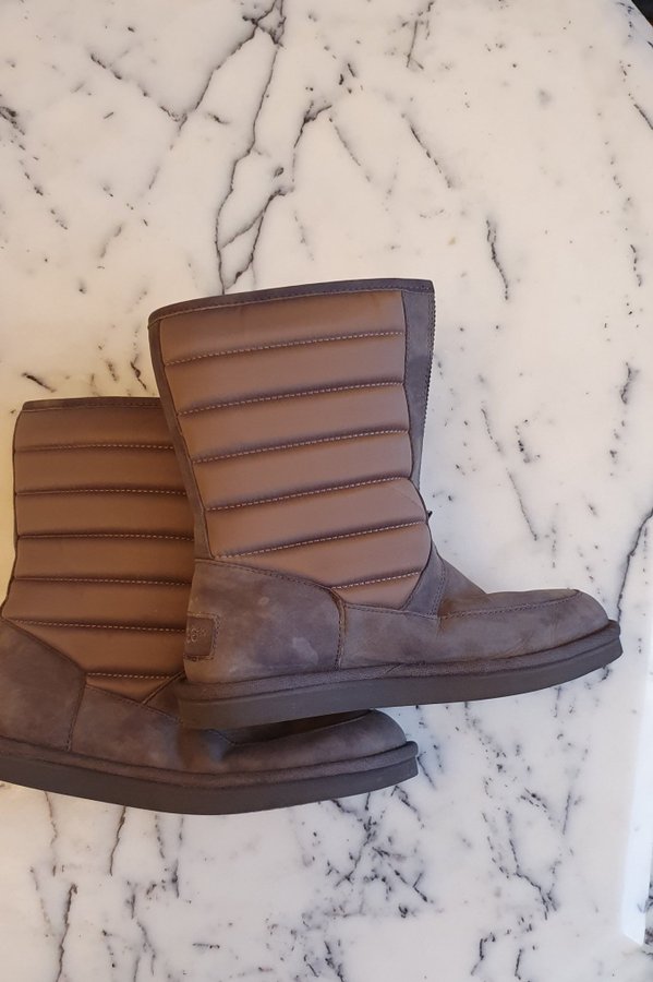 Ugg australia zaire quilted deals boots