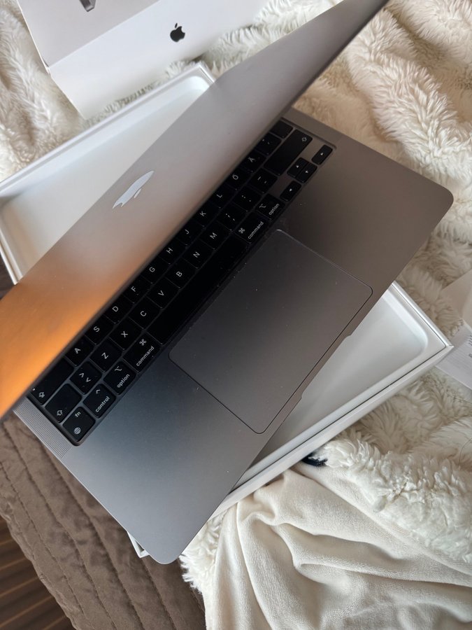 MacBook Air 256GB M1 chip 13 tum (2020) Köp på Tradera (699818608)