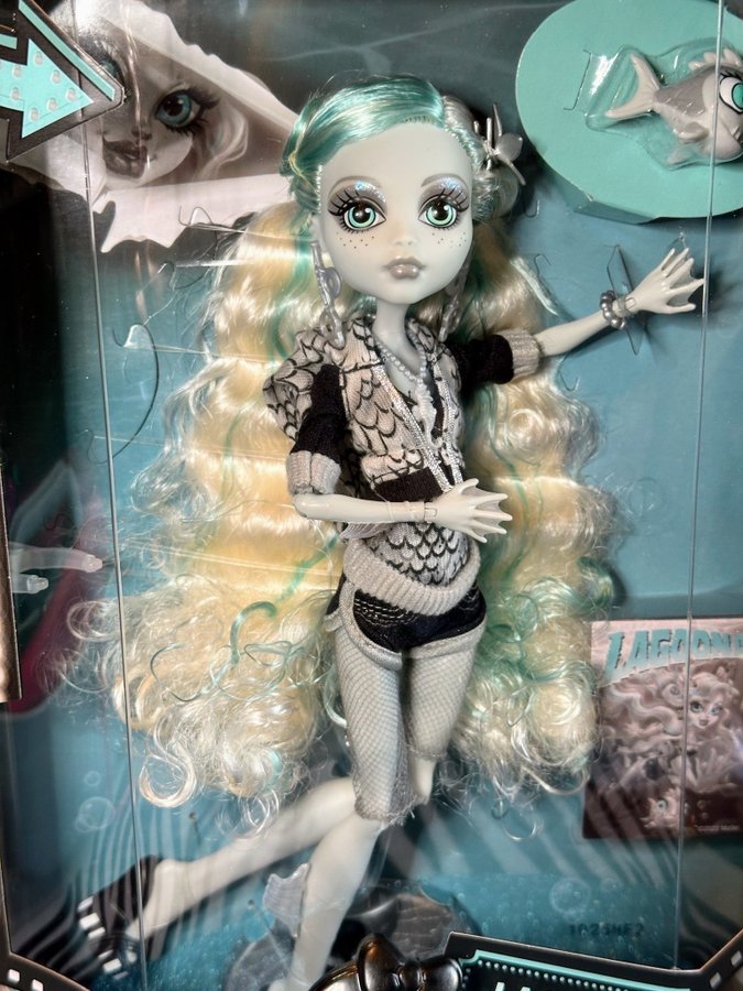 Se produkter som liknar Lagoona Blue Reel Drama på Tradera