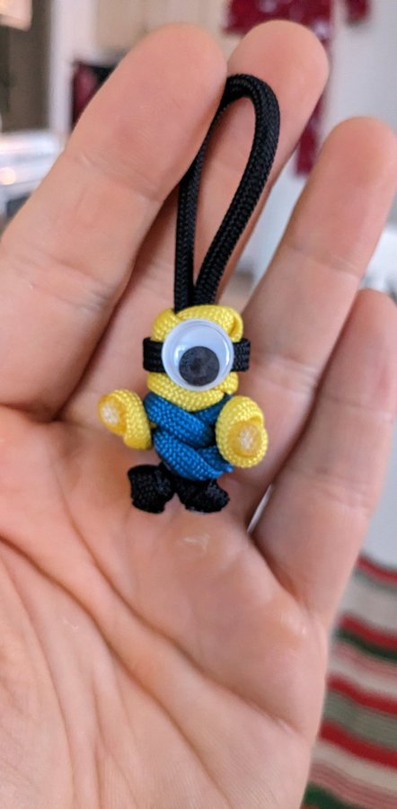 Minion outlet paracord keychain