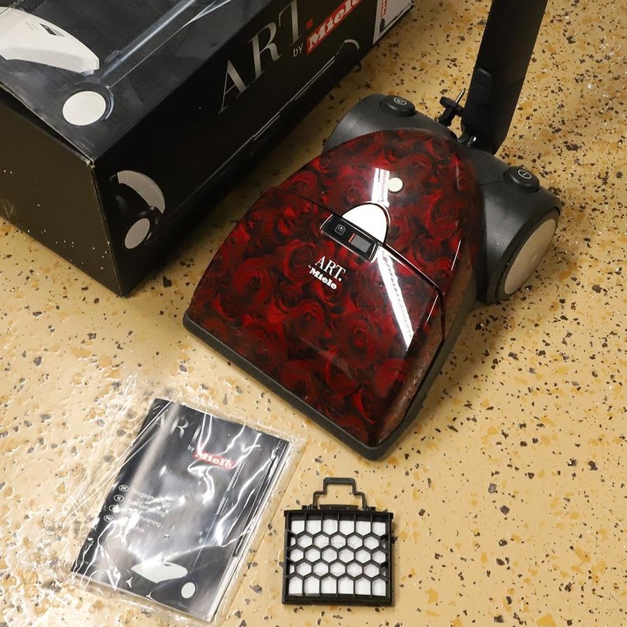 Se produkter som liknar Dammsugare Miele, ART Red.. på Tradera