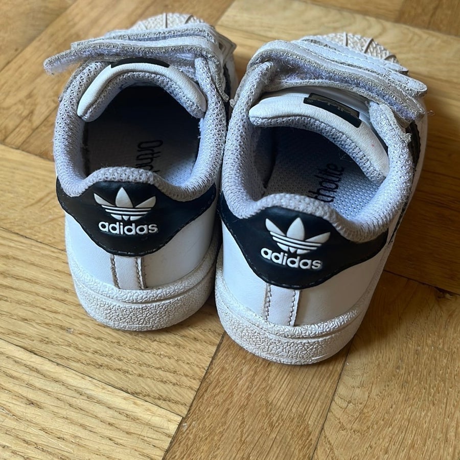 adidas gazelle silver green womens adidas Originals x Disney Samba Jane Kids