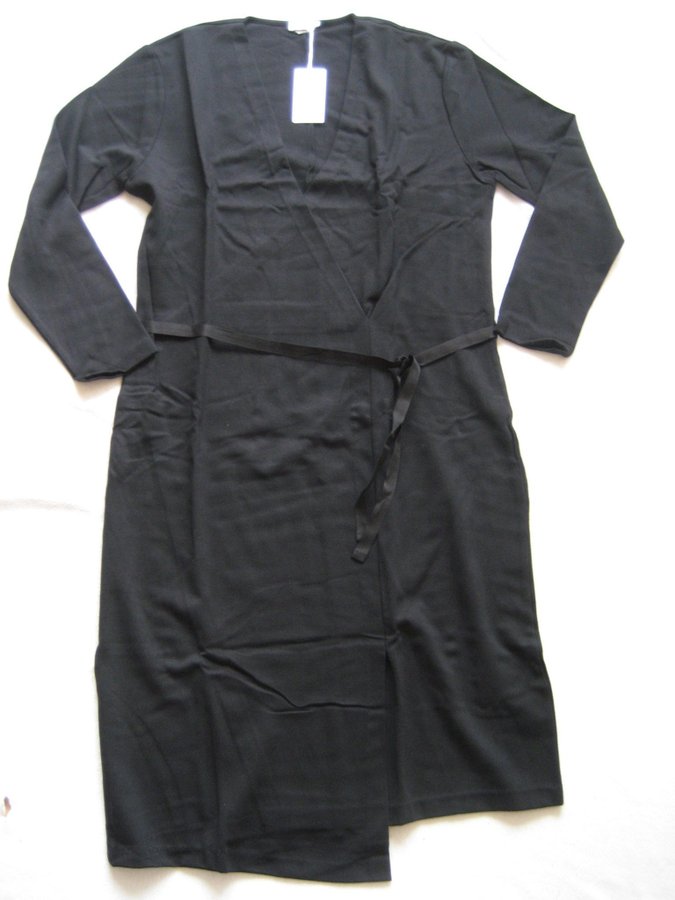 Se produkter som liknar Ny Filippa K Jersey wrap dres.. p Tradera  (725412803)