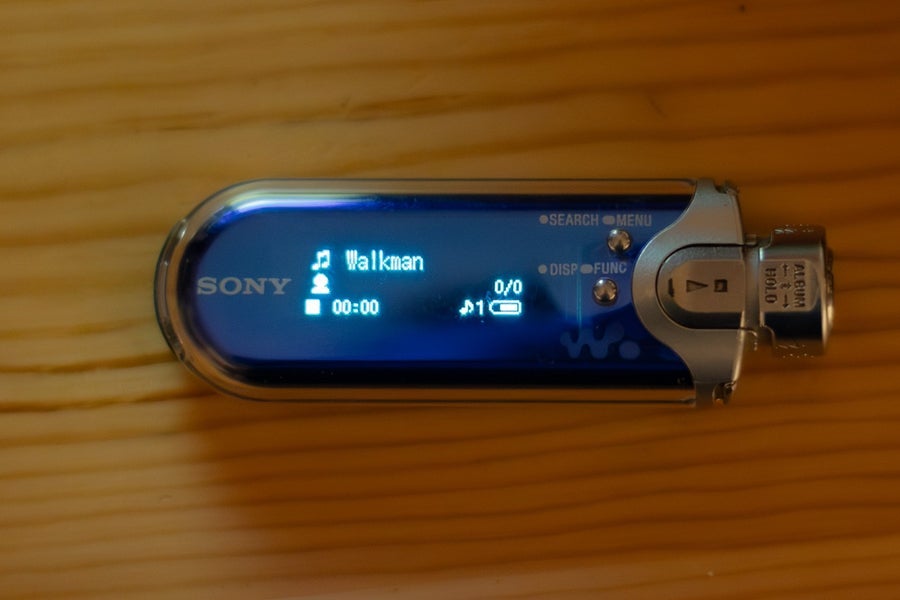 Se produkter som liknar Sony Walkman NW-A608 (2GB) Az.. på Tradera