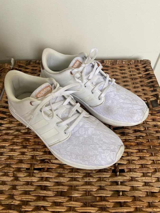 Se produkter som liknar Adidas sneaker stl 40 men som. pa Tradera 646984443