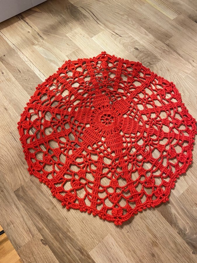 Handvirkad liten julduk rund virkad, röd, jul, .. Köp på Tradera