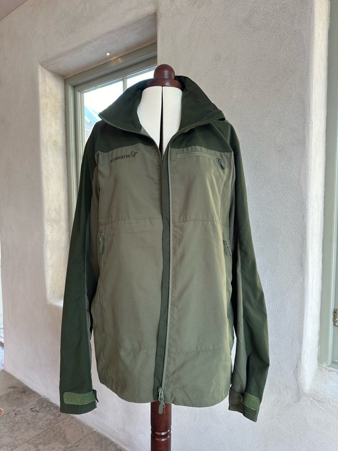 Norrona gron jacka storlek L Finnskogen Hybri. Kop pa Tradera 642764814