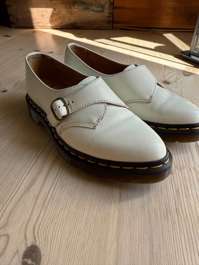 Se produkter som liknar Martens Skor, modell på Tradera