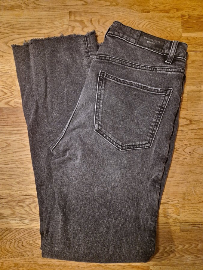 Se produkter som liknar Gina tricot kick Flare på Tradera