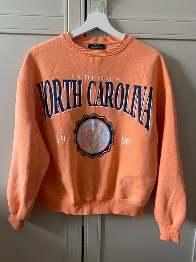 Se produkter som liknar Bershka orange sweatshirt st. pa Tradera 640564006