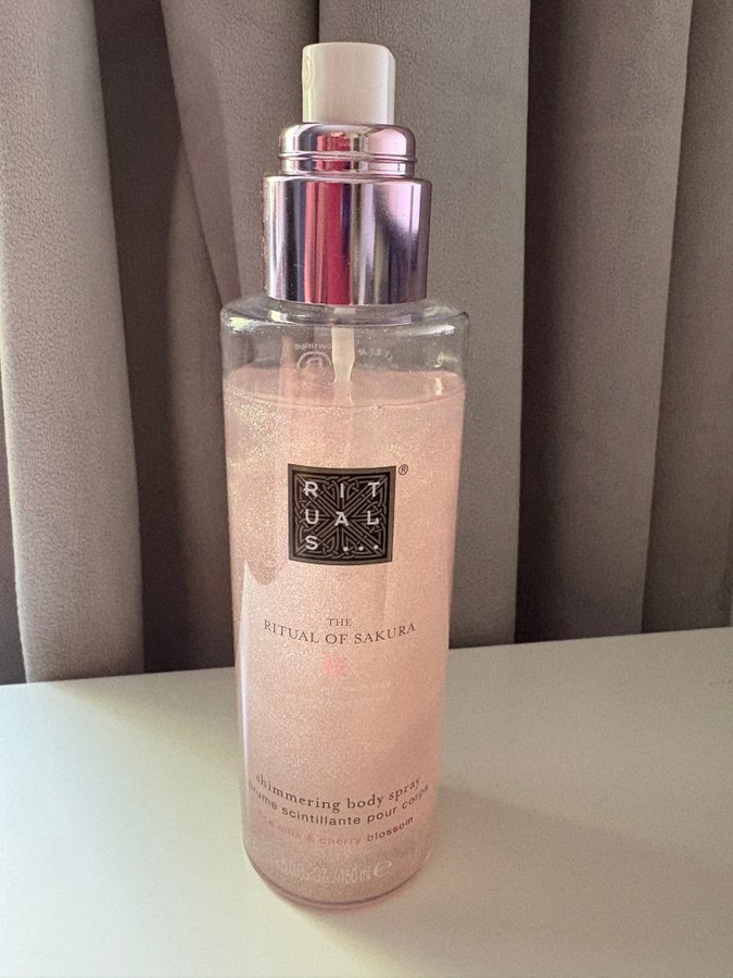 Se produkter som liknar Rituals The Ritual of Sakura på Tradera