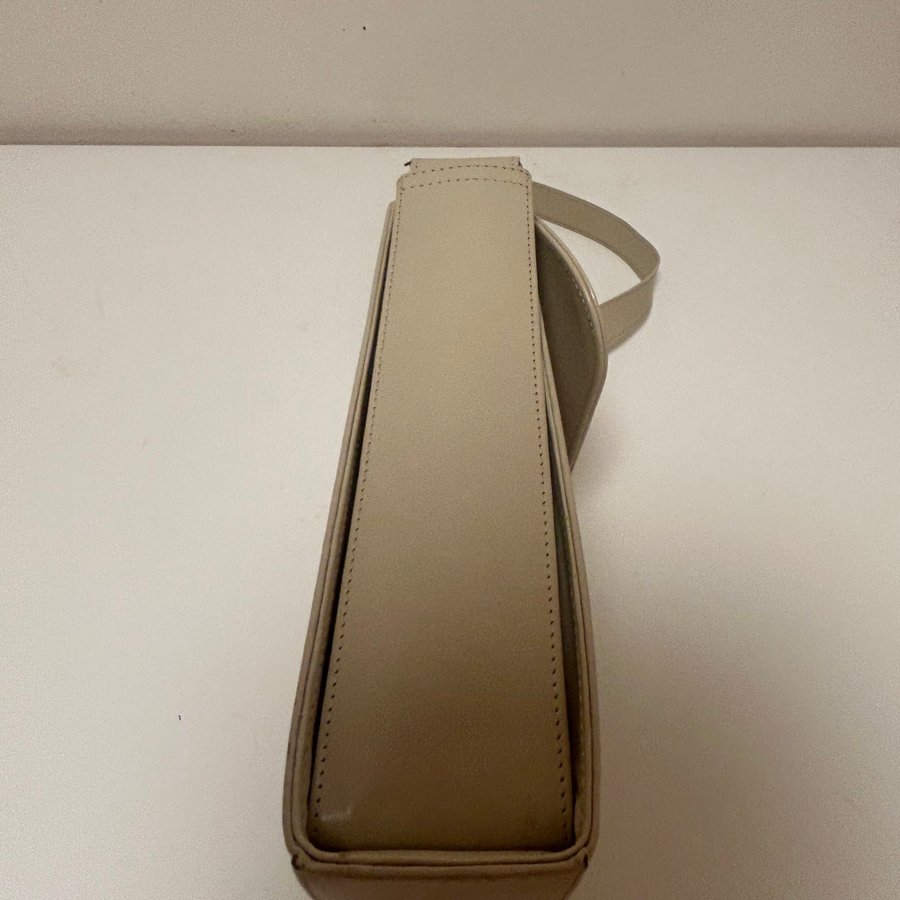 Our Legacy Extended Bag Dusty White Leather | Köp på Tradera