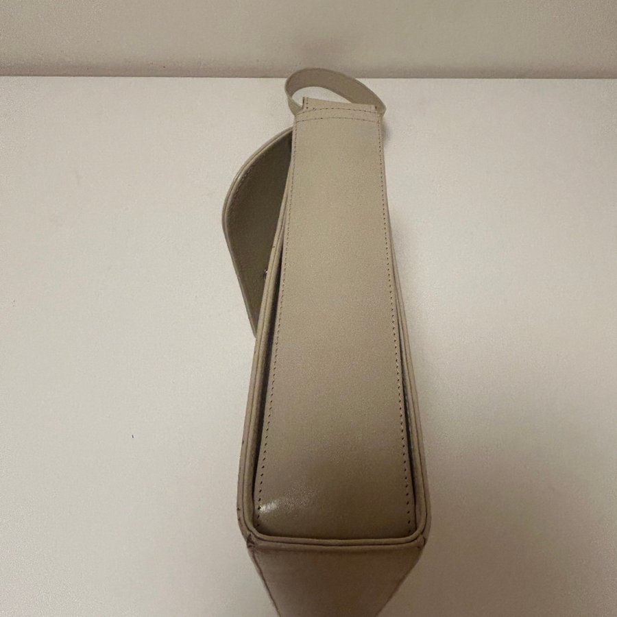 Our Legacy Extended Bag Dusty White Leather | Köp på Tradera