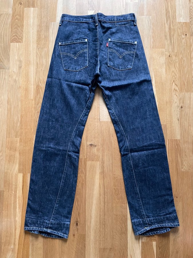 Se produkter som liknar 00s Levi's Engineered, W30 L3.. på Tradera