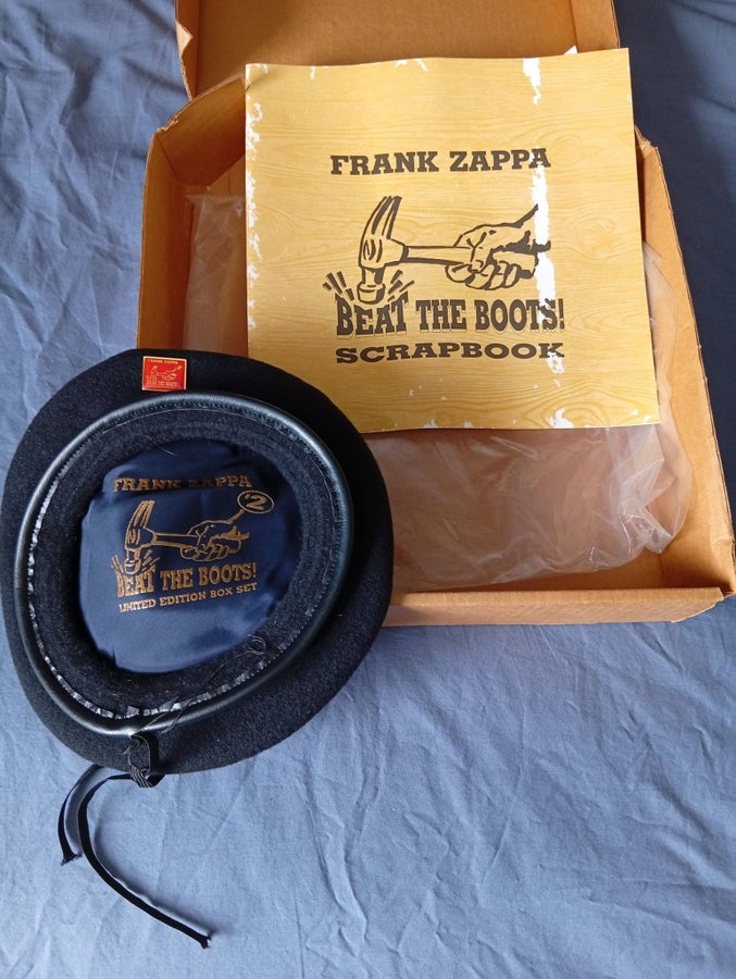 Se produkter som liknar Frank Zappa – Beat The Boots .. på Tradera