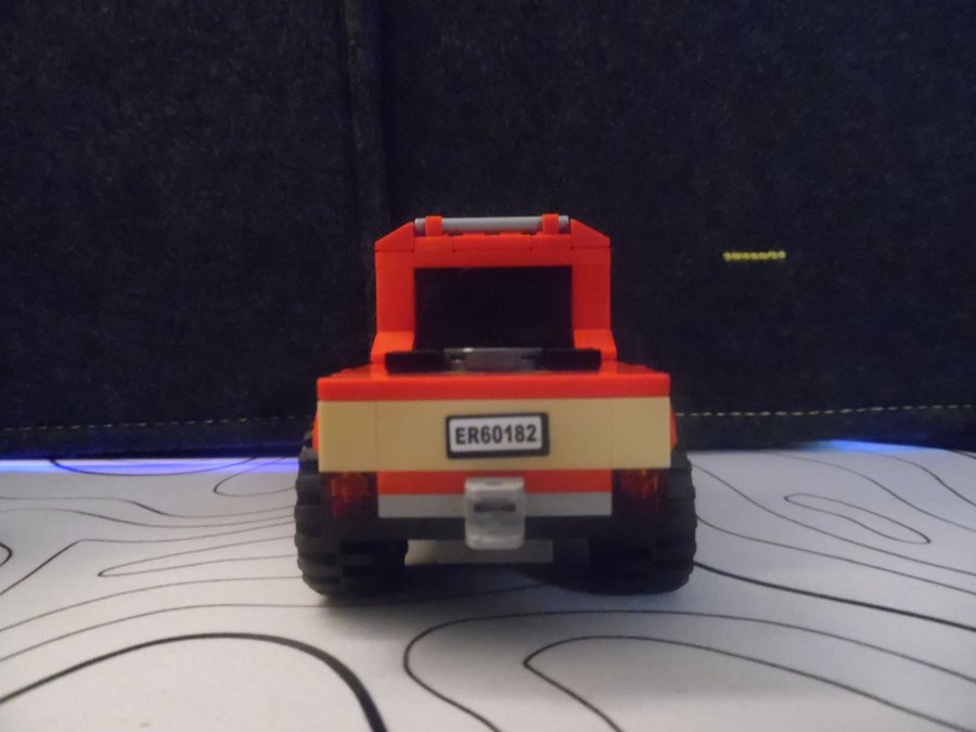 Se produkter som liknar LEGO Pickup och husvagn 60182 på Tradera