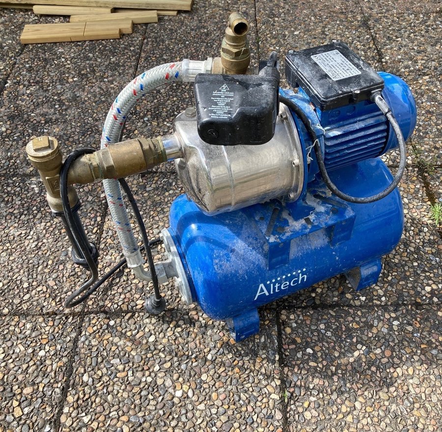 Se produkter som liknar Pump Altech 1300W på Tradera (550111313)