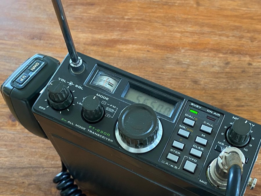Se produkter som liknar Yaesu FT-290R 2m All Mode Tra.. på
