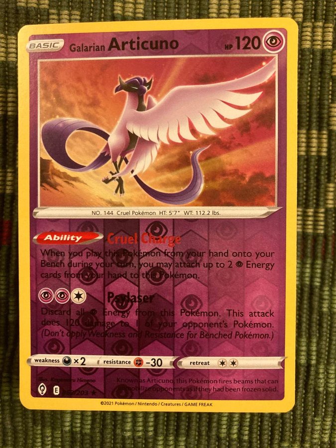 Pokemon : SWSH EVOLVING SKIES GALARIAN ARTICUNO 063/203 RARE HOLO