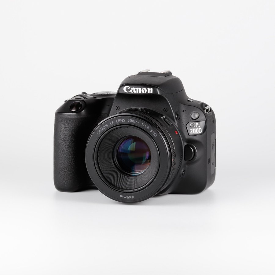 Canon EOS 200D med EF 50mm Köp från CircularPhoto på Tradera