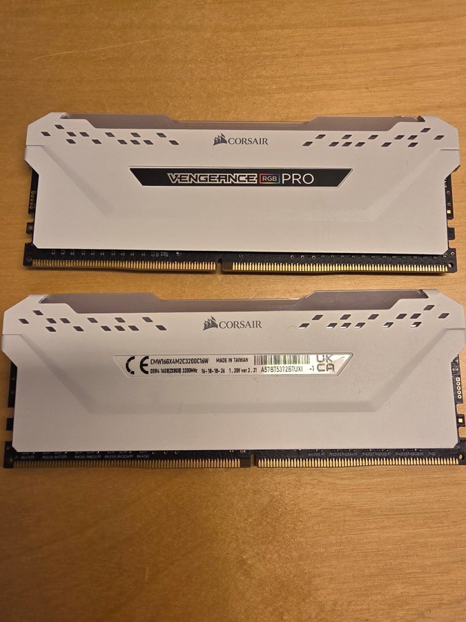 Corsair Vengeance RGB PRO 16GB (2x8GB).. | Köp från tds på Tradera ...