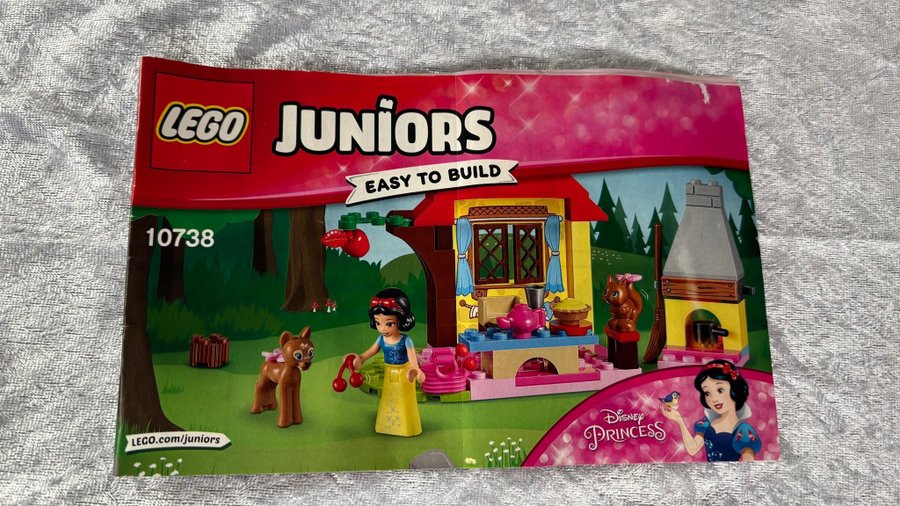 LEGO Juniors Disney Princess Snövit Stuga 10738 Köp på Tradera