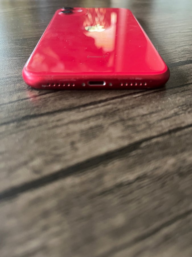 iPhone 11 64gb PRODUCT RED med tillbehör | Köp på Tradera (738426548)