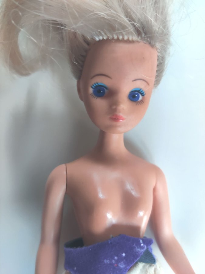 Se produkter som liknar Mary Quant Daisy Doll by på Tradera