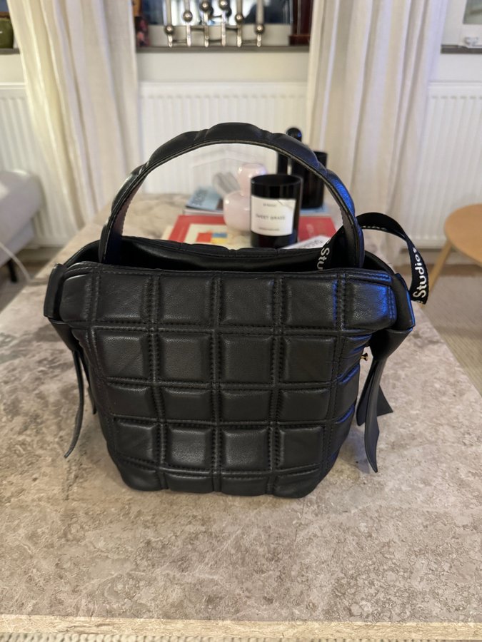 Acne musubi quilted sale