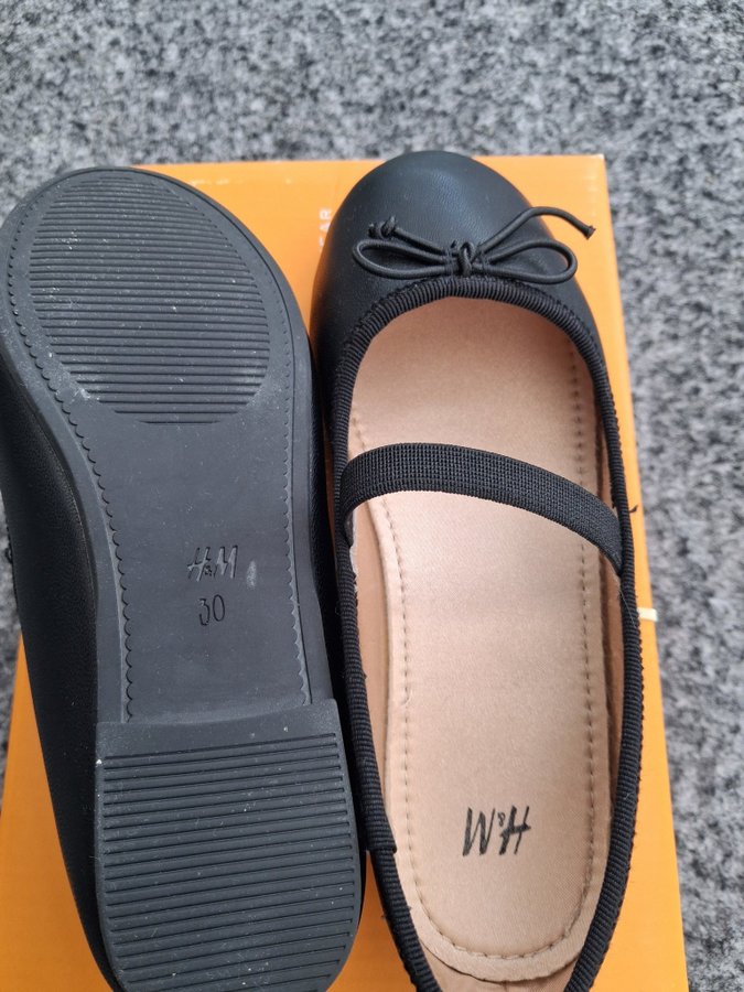 H&M Ballerinaskor - Svart - Storlek 30 | Köp på Tradera (685720444)