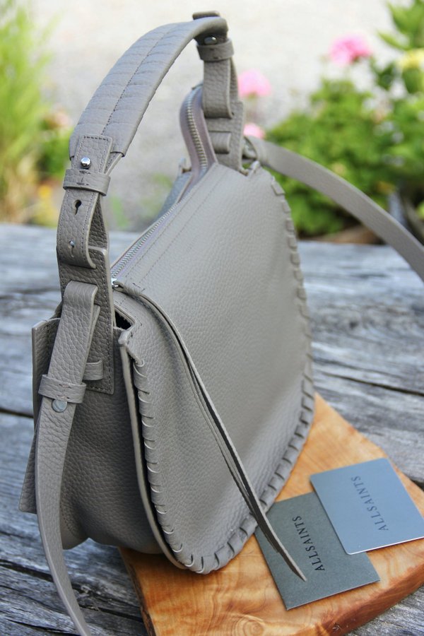 Se produkter som liknar ALLSAINTS Mori Top Handle Cro. pa Tradera 651004976