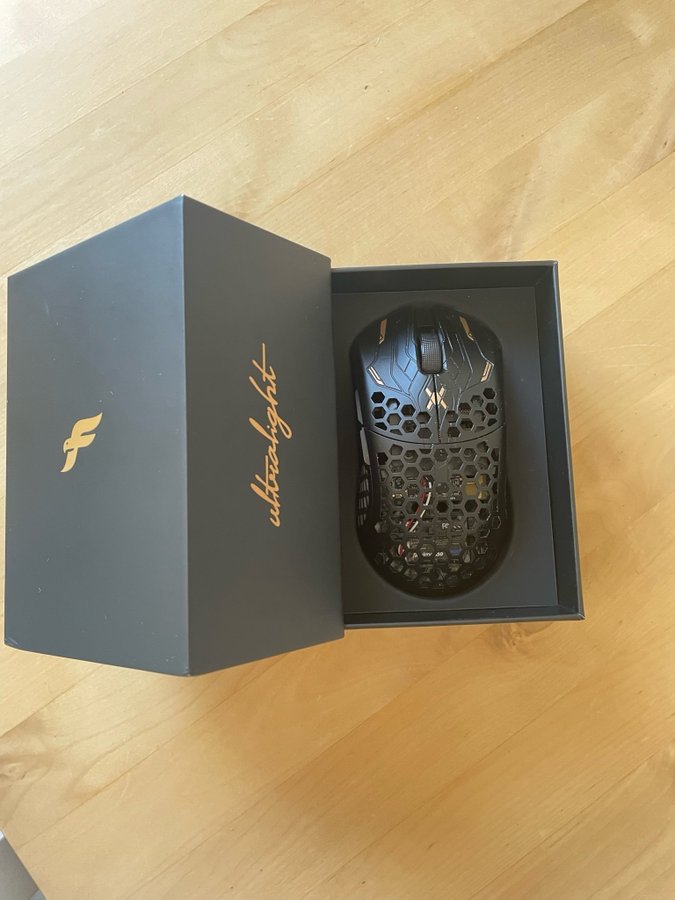 Finalmouse Ultralight X Guardian Lion (M) | Köp på Tradera (641012004)