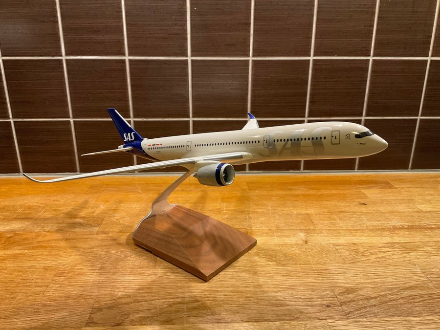 Se produkter som liknar SAS Airbus A350-900 SE-RSC Pa.. på Tradera