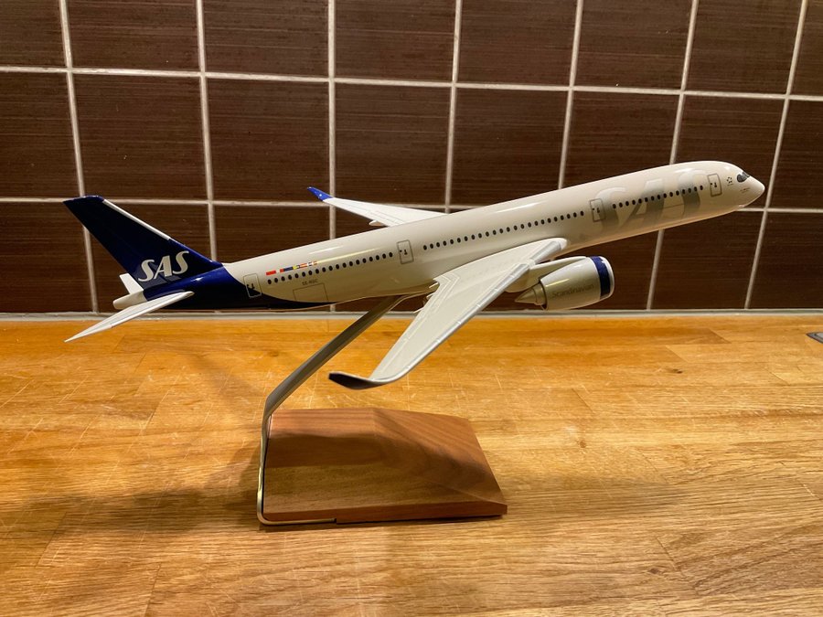 Se produkter som liknar SAS Airbus A350-900 SE-RSC Pa.. på Tradera