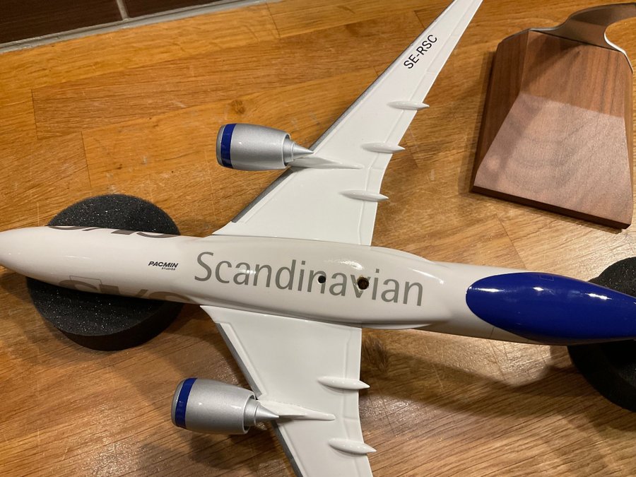 Se produkter som liknar SAS Airbus A350-900 SE-RSC Pa.. på Tradera