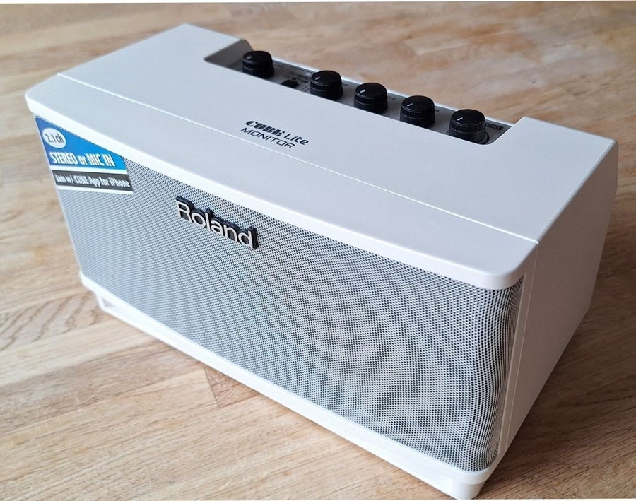 Roland CUBE Lite Monitor med mikrofon | Köp på Tradera (736253063)