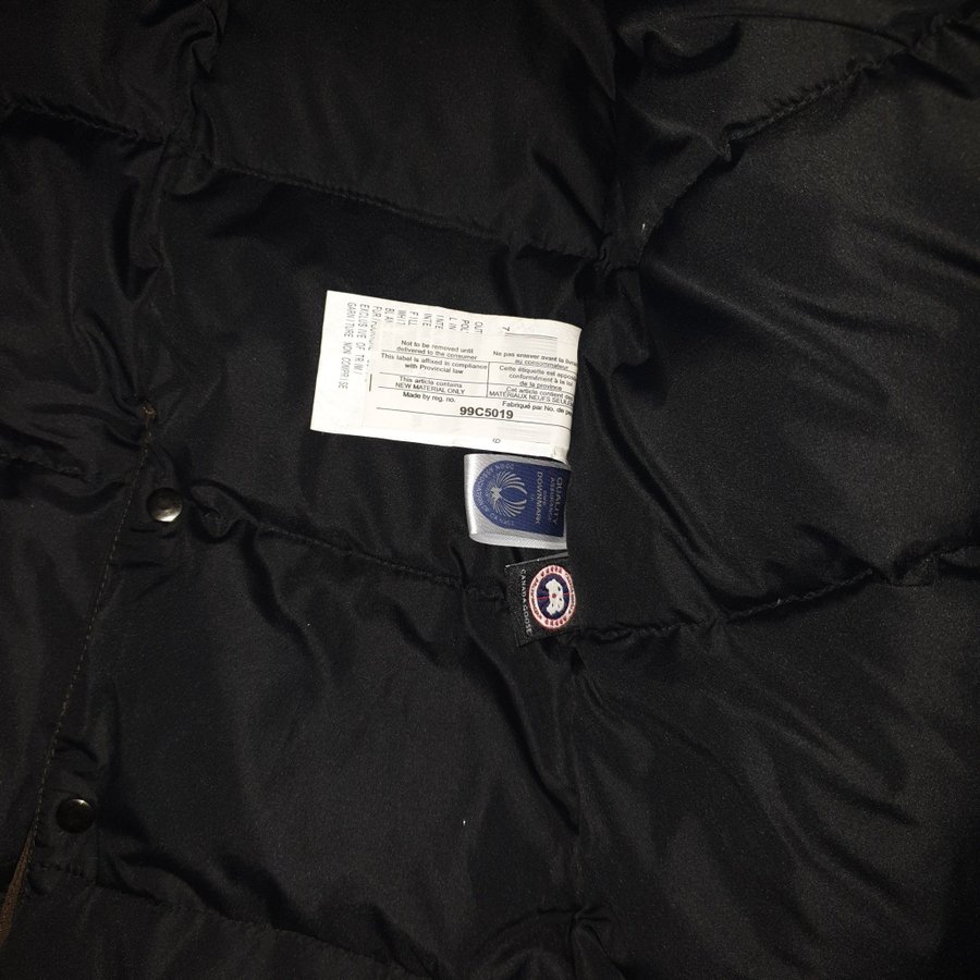 Canada Goose tjej morkgron jacka storlek M Kop pa Tradera 649656104