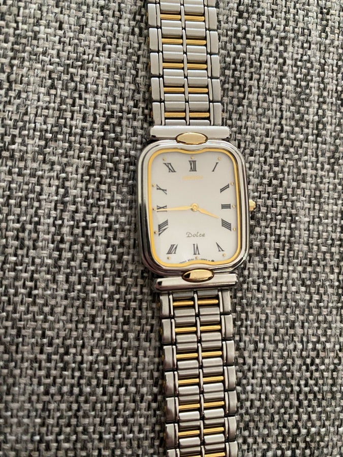 ヴィンテージ SEIKO 9530-5050 ローマ数字 タンク 1987年製 Se produkter som liknar Vintage SEIKO Dolce 9530-5050.. på Tradera