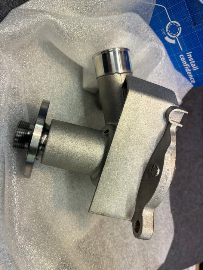 Pompe à eau SKF VKPC 88608 - Norauto