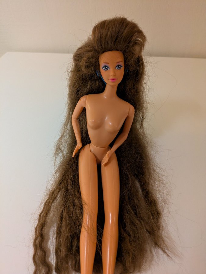 Se produkter som liknar Totally hair Barbie 1991 på Tradera