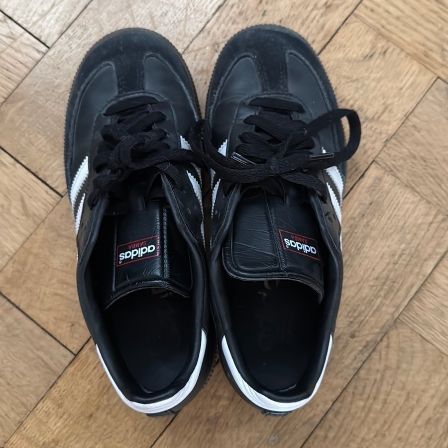 Se produkter som liknar Adidas Samba Sneakers- Läder på Tradera