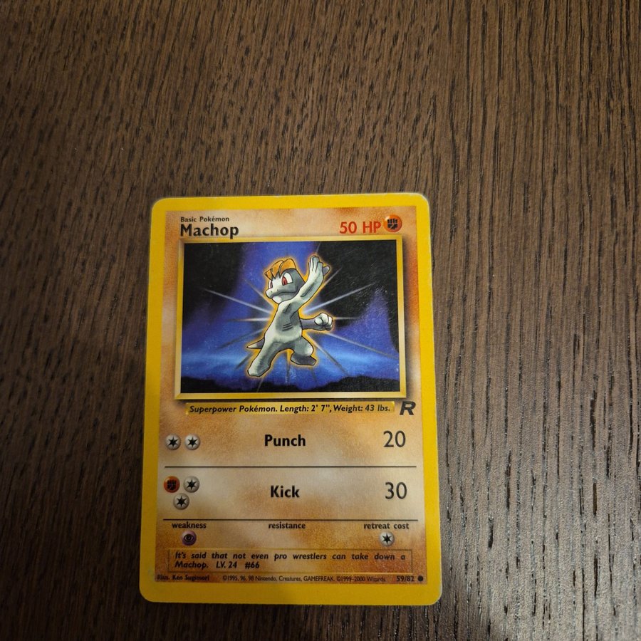 Vintage 2000 First Edition MACHOP 59/82 Pokémon Card (Team Rocket Set
