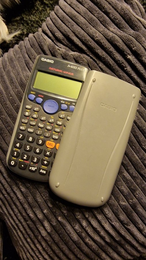 Casio fx-82ES Plus miniräknare | Köp på Tradera (564138714)