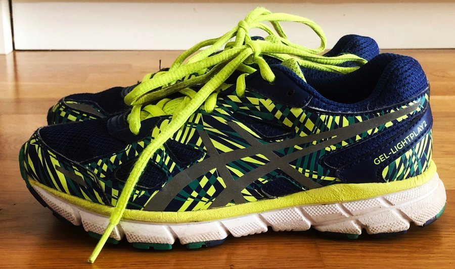 Fina traningsskor fran ASICS GEL LIGHTPLAY 2 i. Kop pa Tradera 642066972
