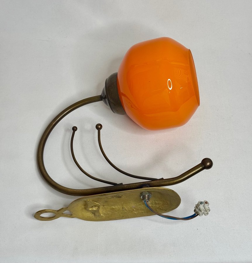 BDSM mushukni qamchi bilan urish