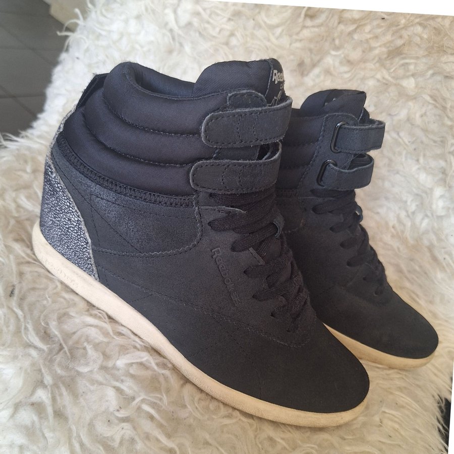 Se produkter som liknar Reebok F/s Hi Int Wedge på Tradera