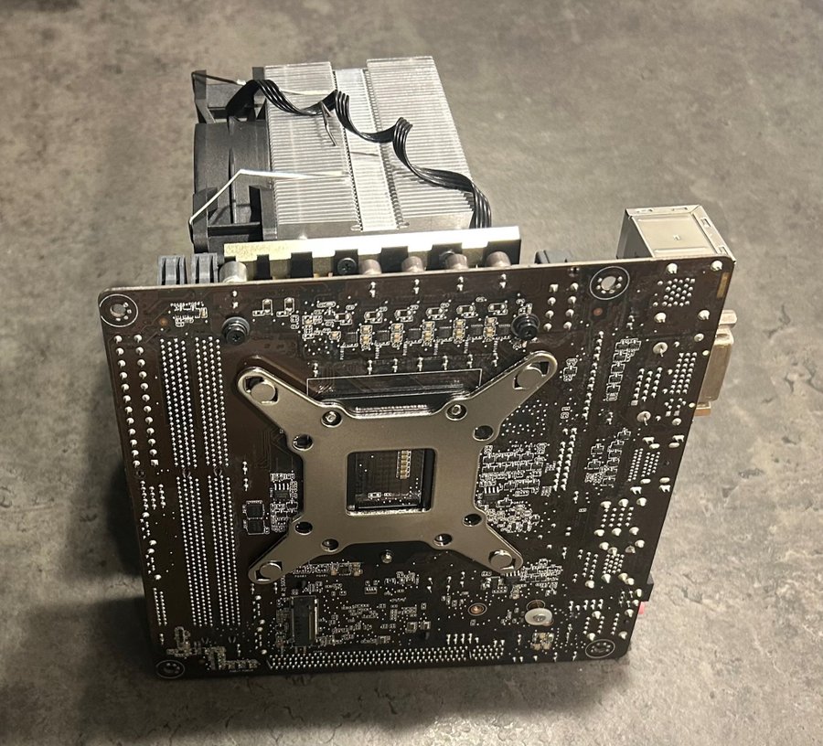 Se produkter som liknar ASUS Z97I-PLUS, i7-4790K, 16G.. på Tradera