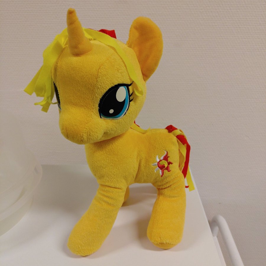 Se produkter som liknar My Little Pony gosedjur på Tradera